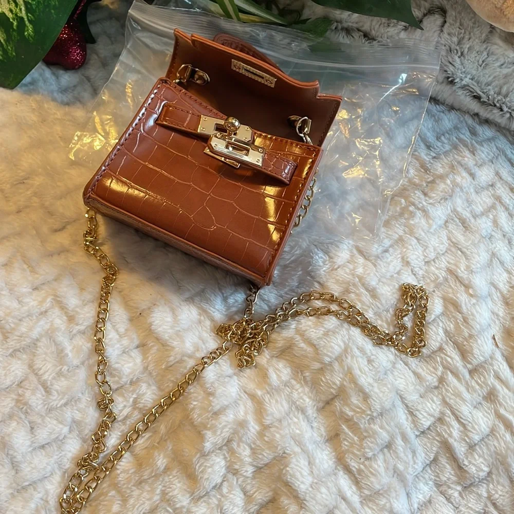 🎉 HP🎉 It’s just too Cute! Her lil purse chain or handle. Cognac FASHION NOVA NEW